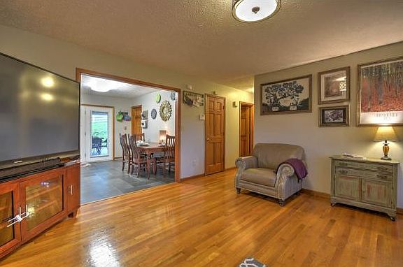 4th image of 512 Oak Glen Cir