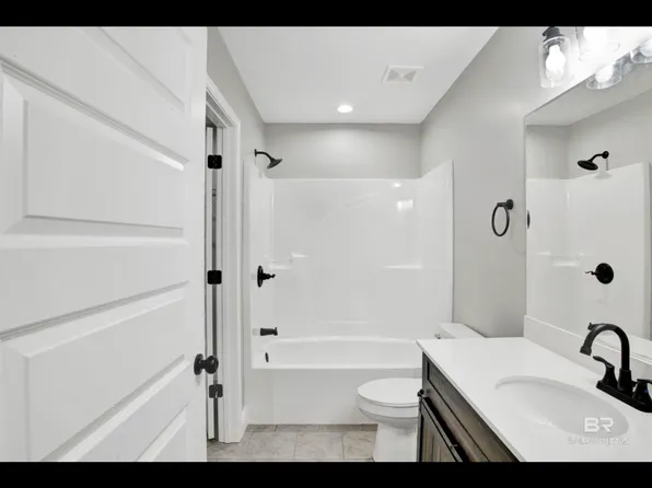 24728 Chestnut St, Elberta, AL 36530