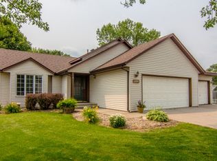 2898 McKinley Dr, Woodbury, MN 55125