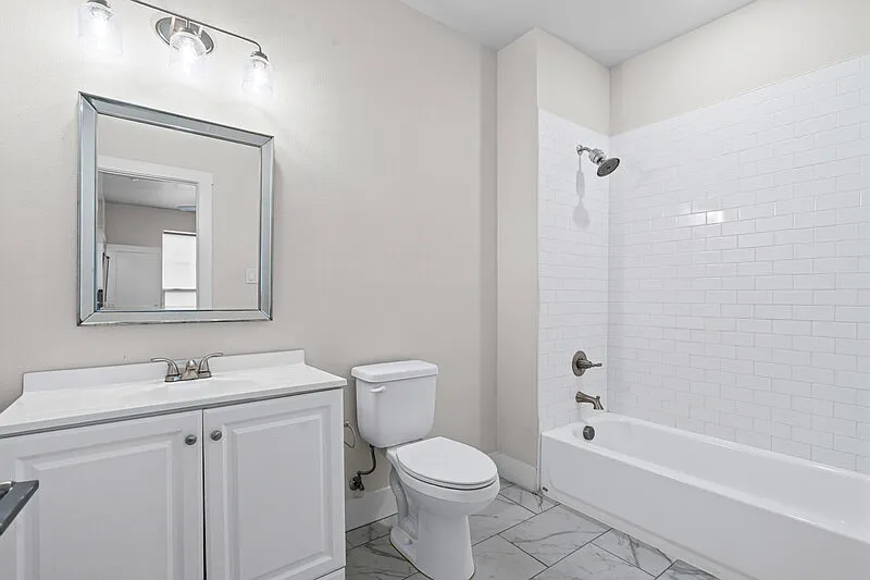 5 bed, 5.0 bath, 2500 sqft, $6,800 — Photo 3