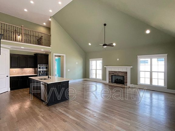 3rd image of 2916 Carisbrooke Dr