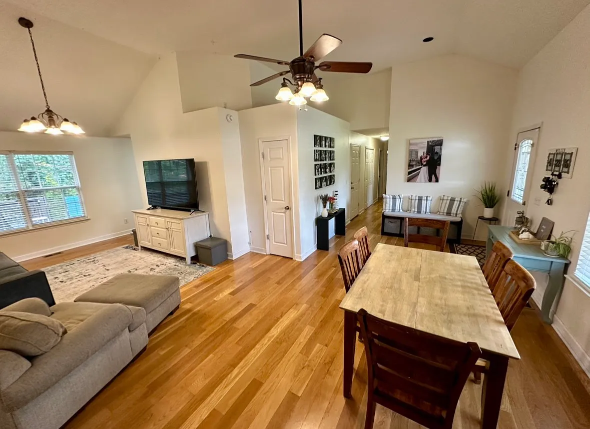3 bed, 1500 sqft, $1,995 — Photo 2