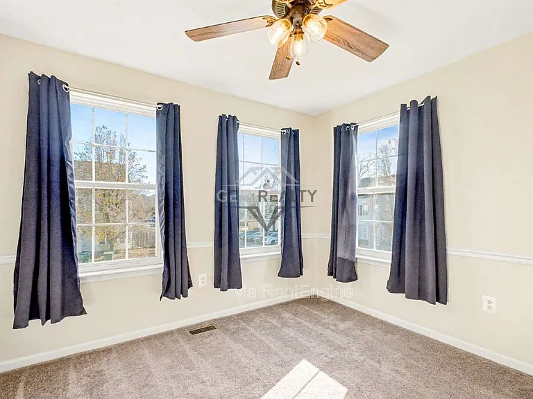 5218 Drakes Ct — Photo 15