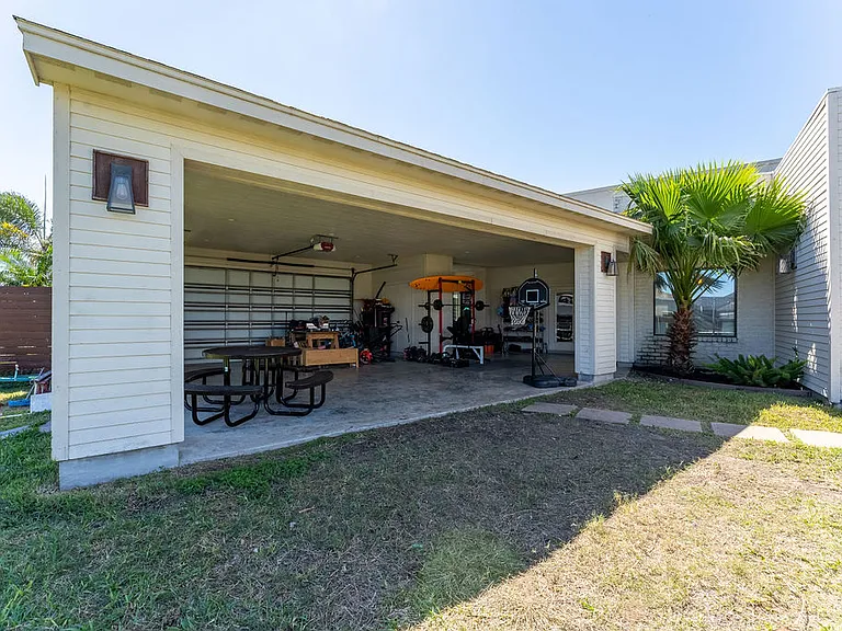 3819 Tolosa St — Photo 9