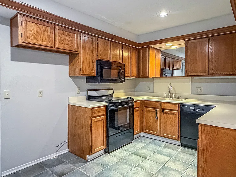 5128 Ledgestone Dr — Photo 2