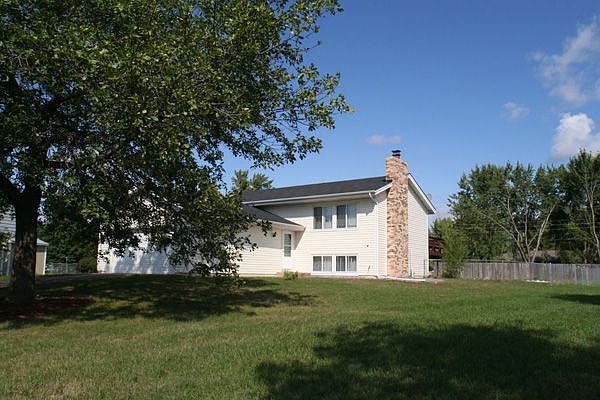 Front view, larg fenced yard