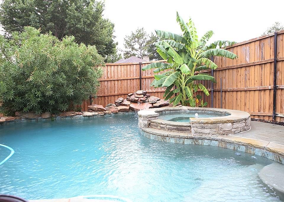 1st image of 733 Villawood Ln