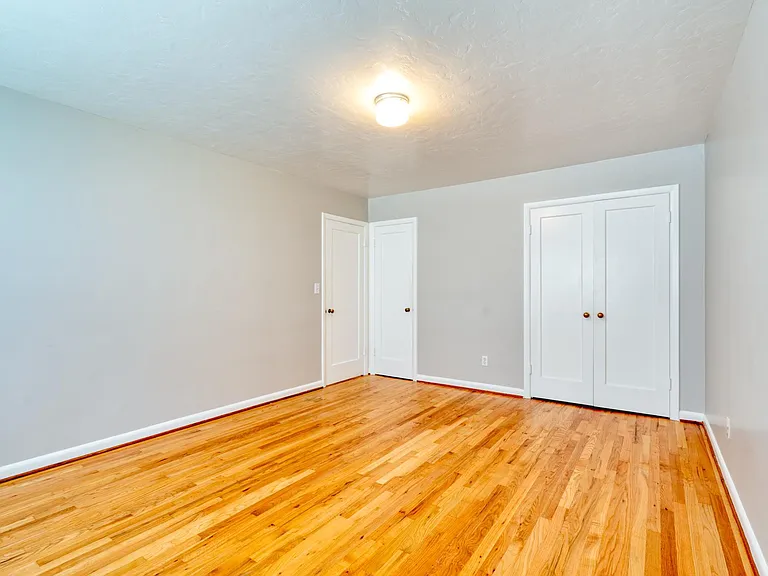2244 NW Overton St #8 — Photo 3