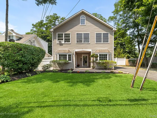 10 Clifton Place, Port Jefferson, NY 11776
