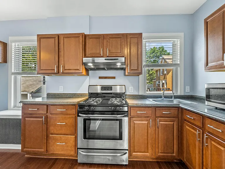 172 Cedar St #1 — Photo 9
