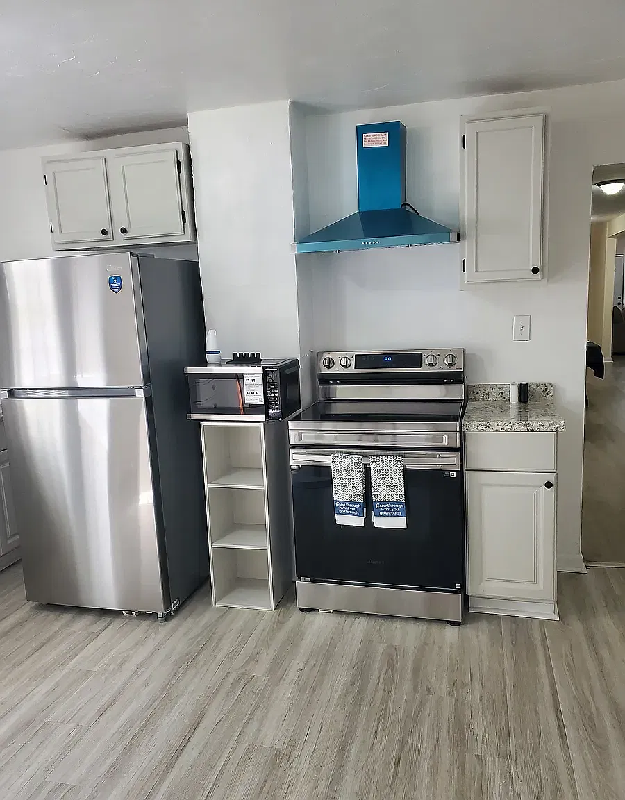 5 bed, 4092 sqft, $700 — Photo 4