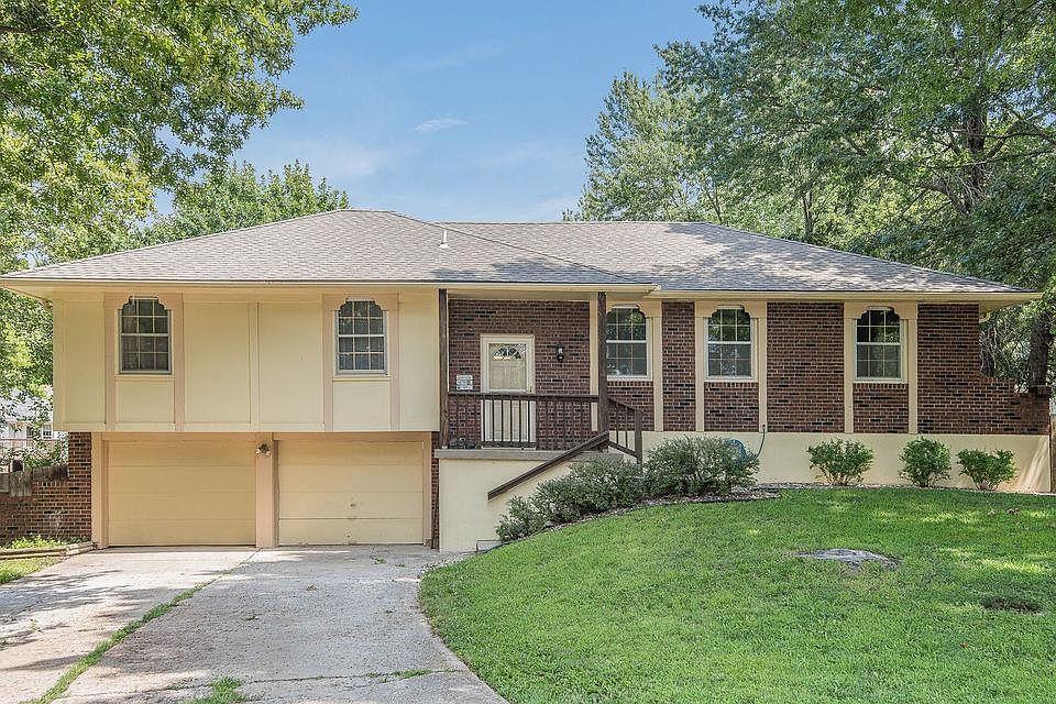 1st image of 204 SW 25th St Ct
