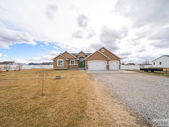 3rd image of 3836 E 120 N