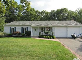 28 Gina Ct, East Patchogue, NY 11772