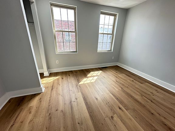 4th image of 1049 Mercy St