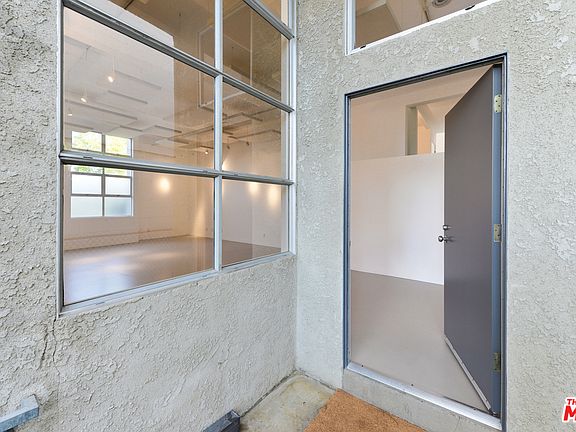 4th image of 558 Rose Ave APT 3