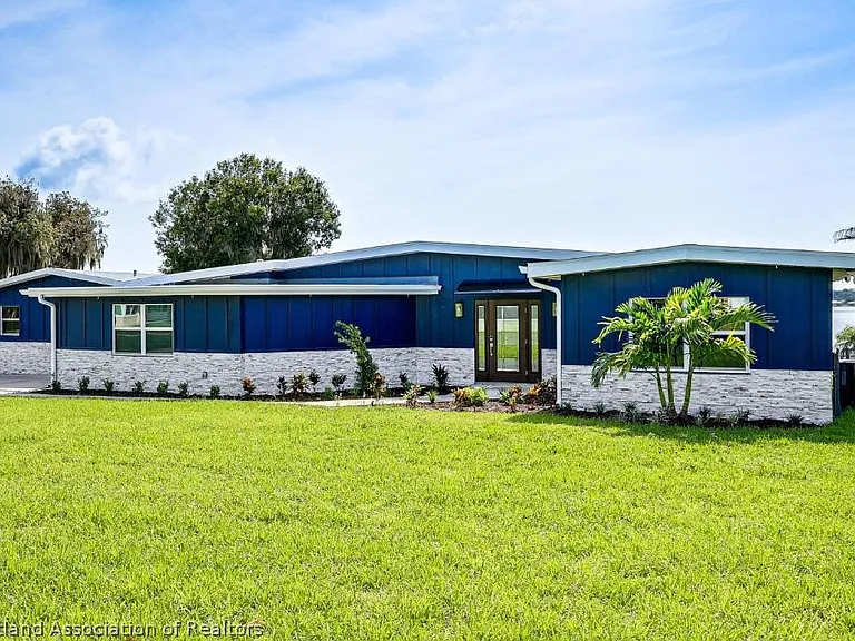 1216 Lake Clay Dr — Photo 1