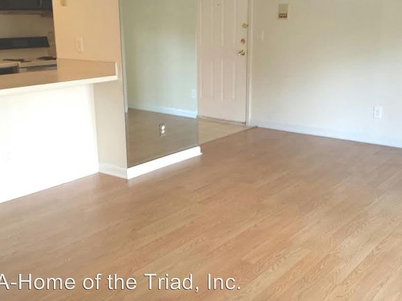 2nd image of 5934 W Friendly Ave Unit H