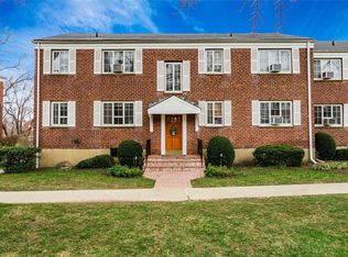 401 W Main St, Huntington, NY 11743