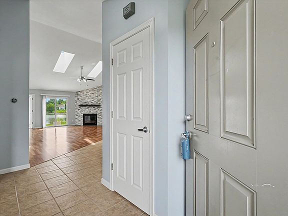 3rd image of 2506 Windward Blvd