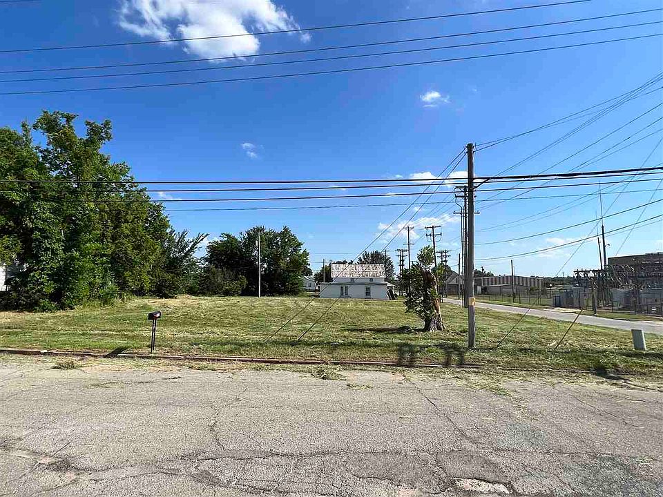 1st image of 217 W Maple St