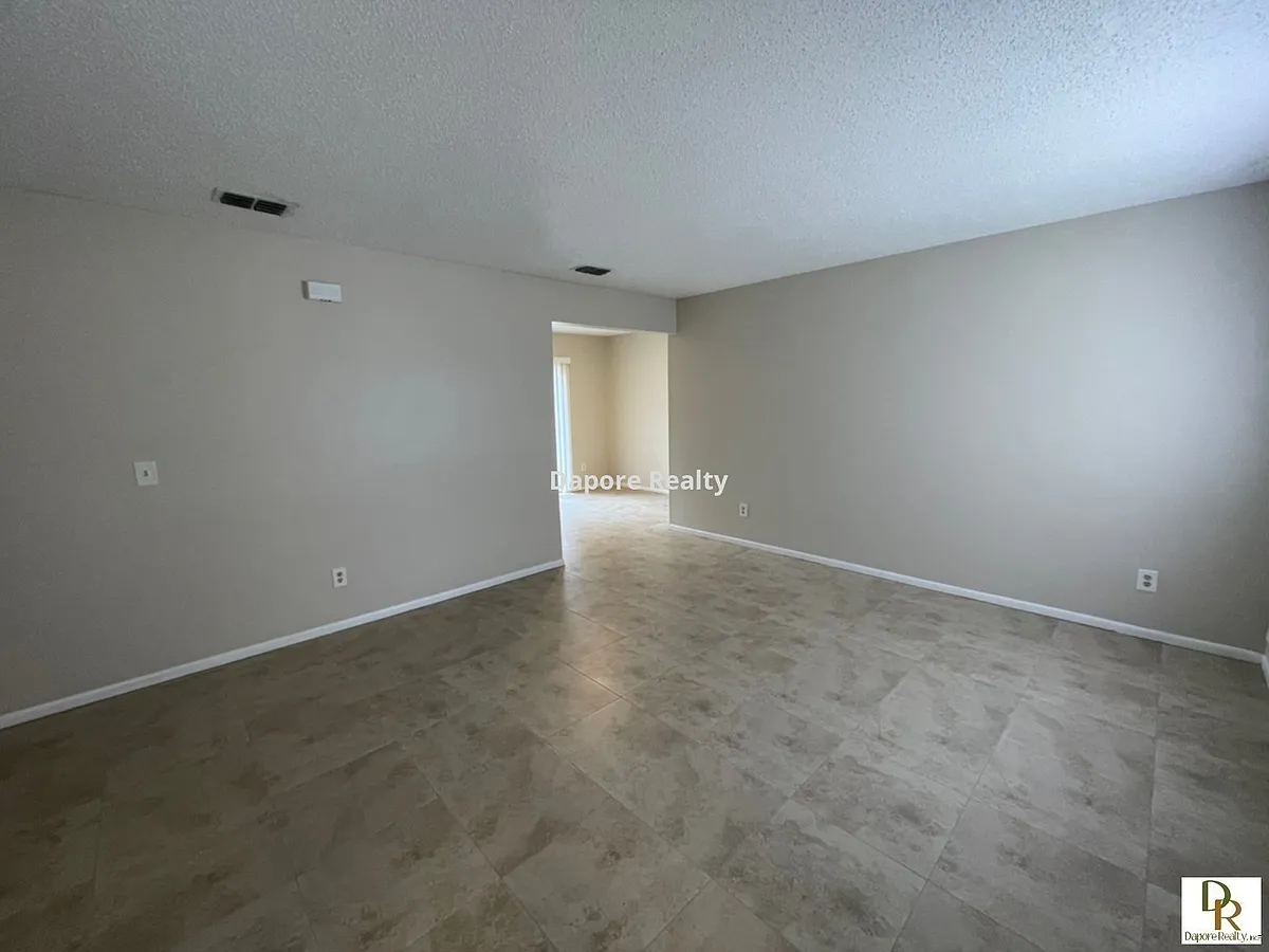 Building Photo - 3911 Alpert Dr