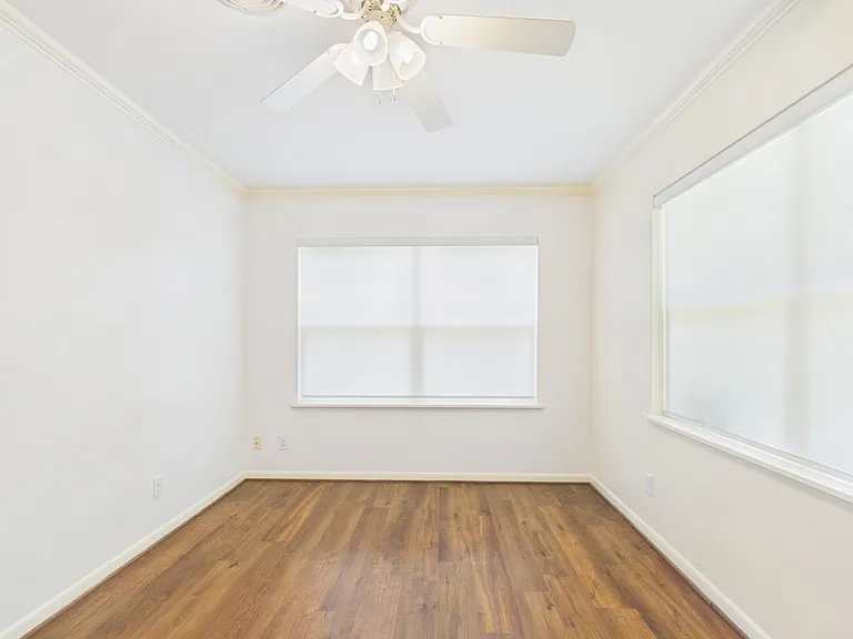 1206 Crenwelge Dr — Photo 15