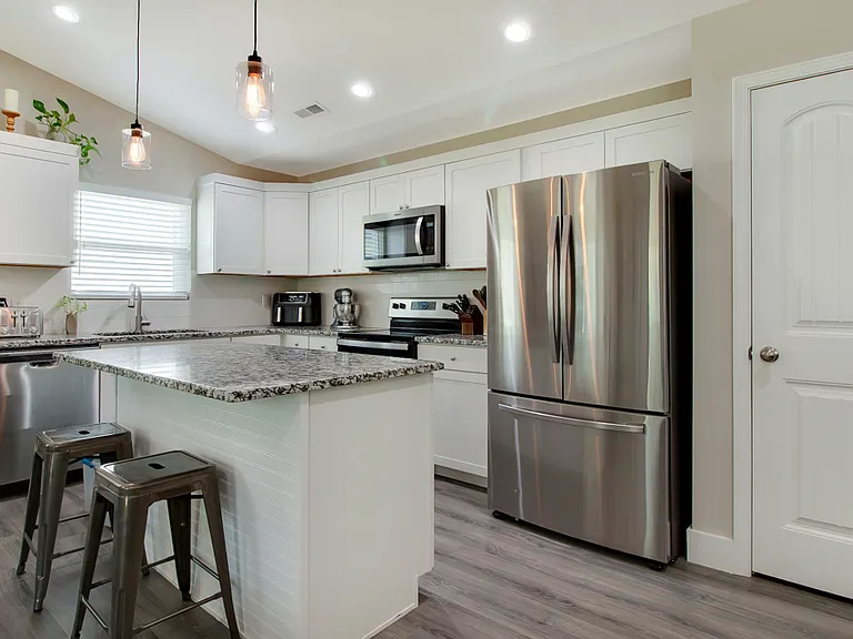 790 N Trade Avenue Ext — Photo 7