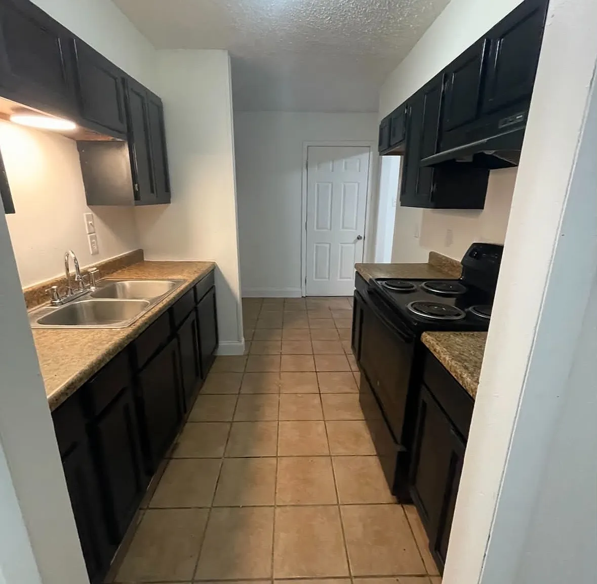 3 bed, 1.5 bath, 1204 sqft, $1,200 — Photo 4
