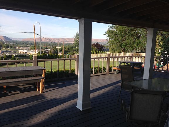 3rd image of 4213 E Hillcrest Dr