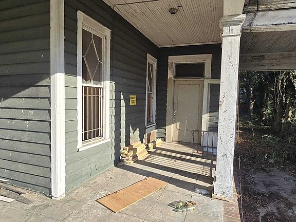 2nd image of 2687 Hillcrest Ave