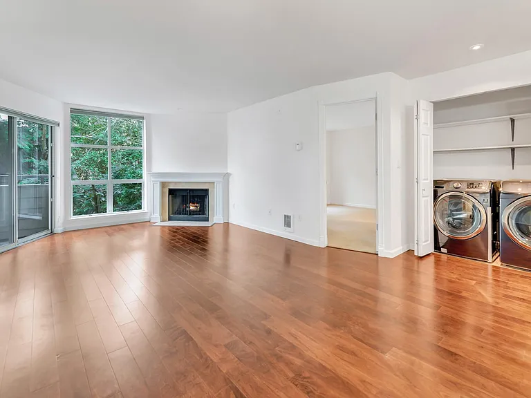 424 102nd Ave SE #107 — Photo 1