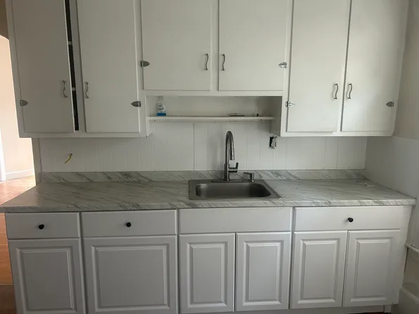 303 Lafayette St APT 1, Pawtucket, RI 02860