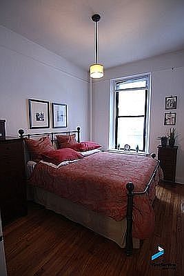 3rd image of 231 E 81st St #4