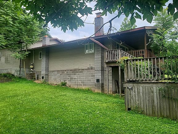 3rd image of 128 Mountain Valley Rd