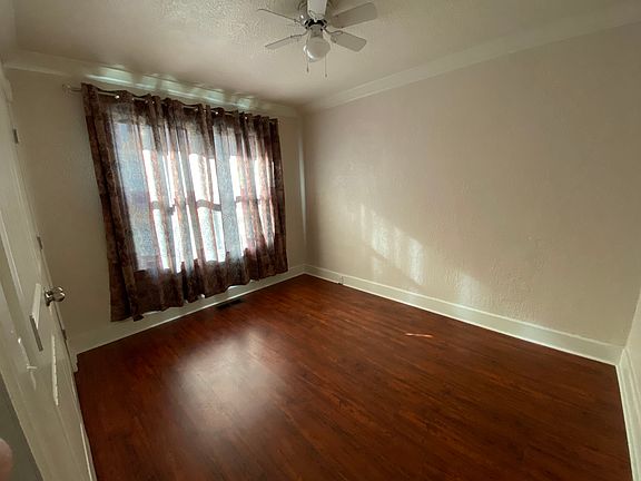 3rd image of 700 S Ll Males Ave