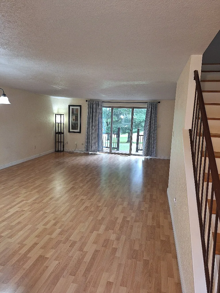 3 bed, 1.5 bath, 2040 sqft, $2,200 — Photo 4