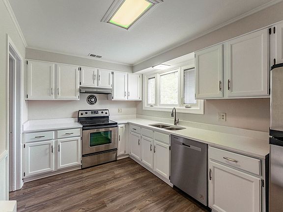 4th image of 1020 S 6th Ave