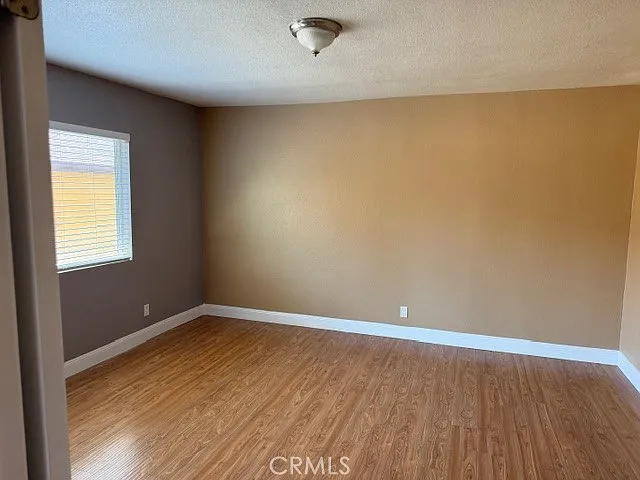 3 bed, 800 sqft, $3,100 — Photo 2