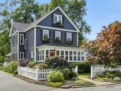 38 Clark St, Easthampton, MA, 01027