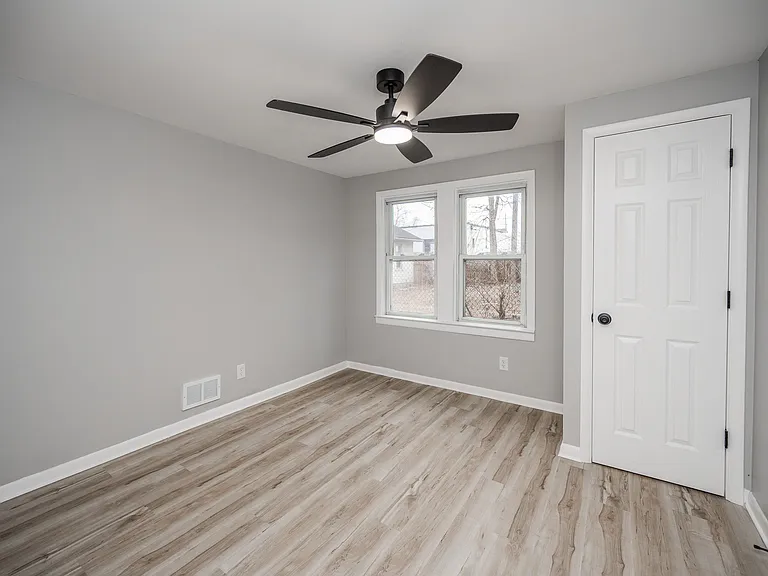 2804 Yankee Rd — Photo 6
