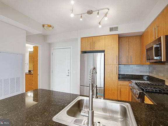 5th image of 1021 Garfield St #740