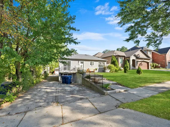 9429 S 83rd Ave, Hickory Hills, IL 60457