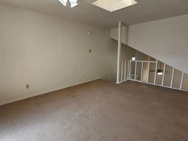 544 E Windsor Dr — Photo 44