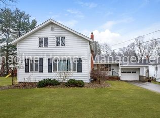 29 Hall St, Chagrin Falls, OH 44022