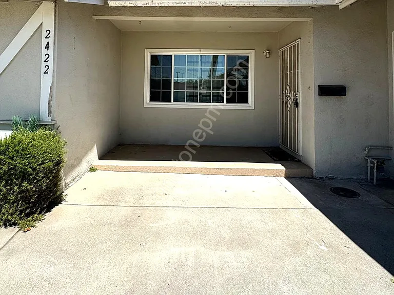2422 Mariposa St — Photo 27