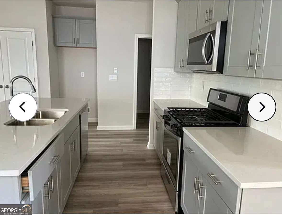 3 bed, 2.5 bath, 1888 sqft, $2,450 — Photo 4