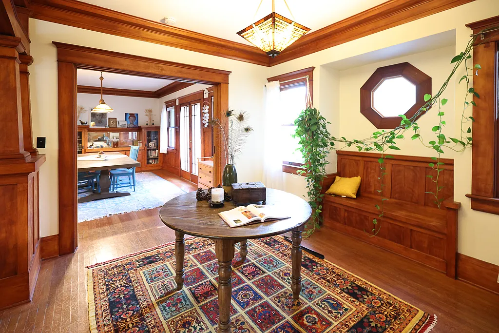 Foyer - 185 E Jefferson Ave