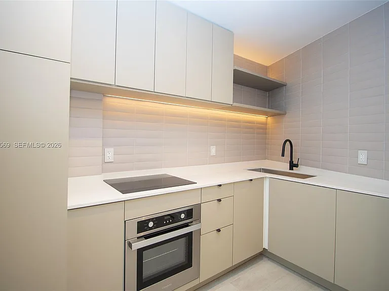 2899 Collins Ave #1422 — Photo 4