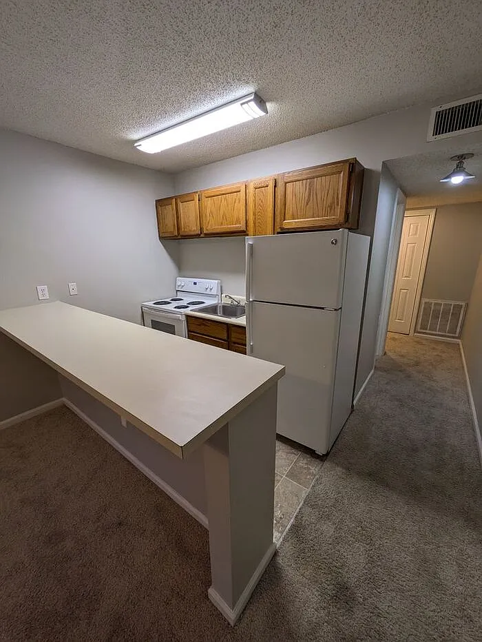Studio, 1.0 bath, 300 sqft, $695 — Photo 2